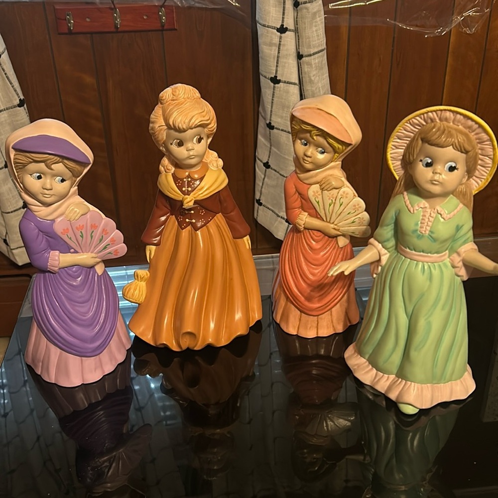 SOLD. VINTAGE DONA'S CERAMIC MOLD beautiful no chips